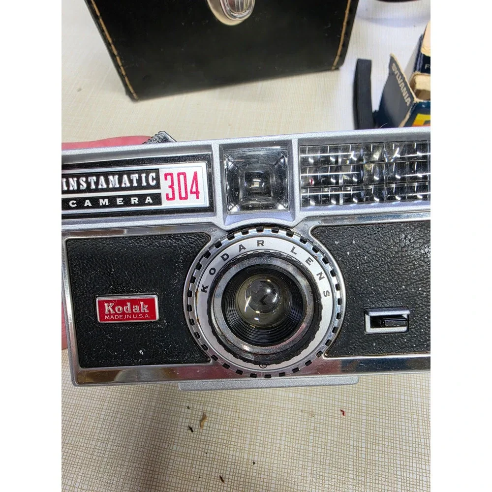 Vintage Kodak Instamatic 304 Camera with Case and Flashcubes 126 Film